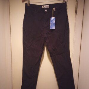 Islandia black straight leg skinny jeans size 7 new with tags!